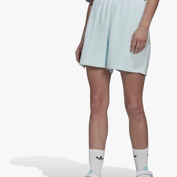 2/$20 NWT Women’sAdidas Originals Adicolor French Terry Shorts-size large - Picture 4 of 8